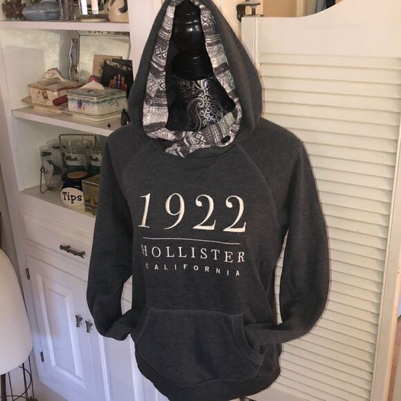1922 Hollister Logo Ski ⛷ Sweater Hoodie. Vintage. SOFT INSIDE! Distressed Look - Picture 1 of 17